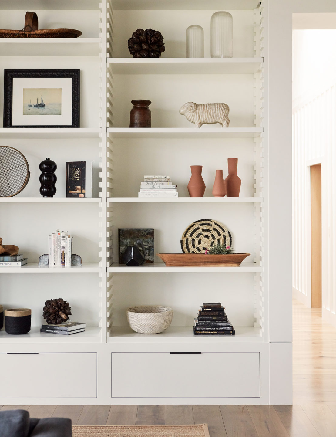 Jennifer_robins_interiors_projects_calistoga_JRI.MtnHomeRanch_034_bookcase_bookshelf
