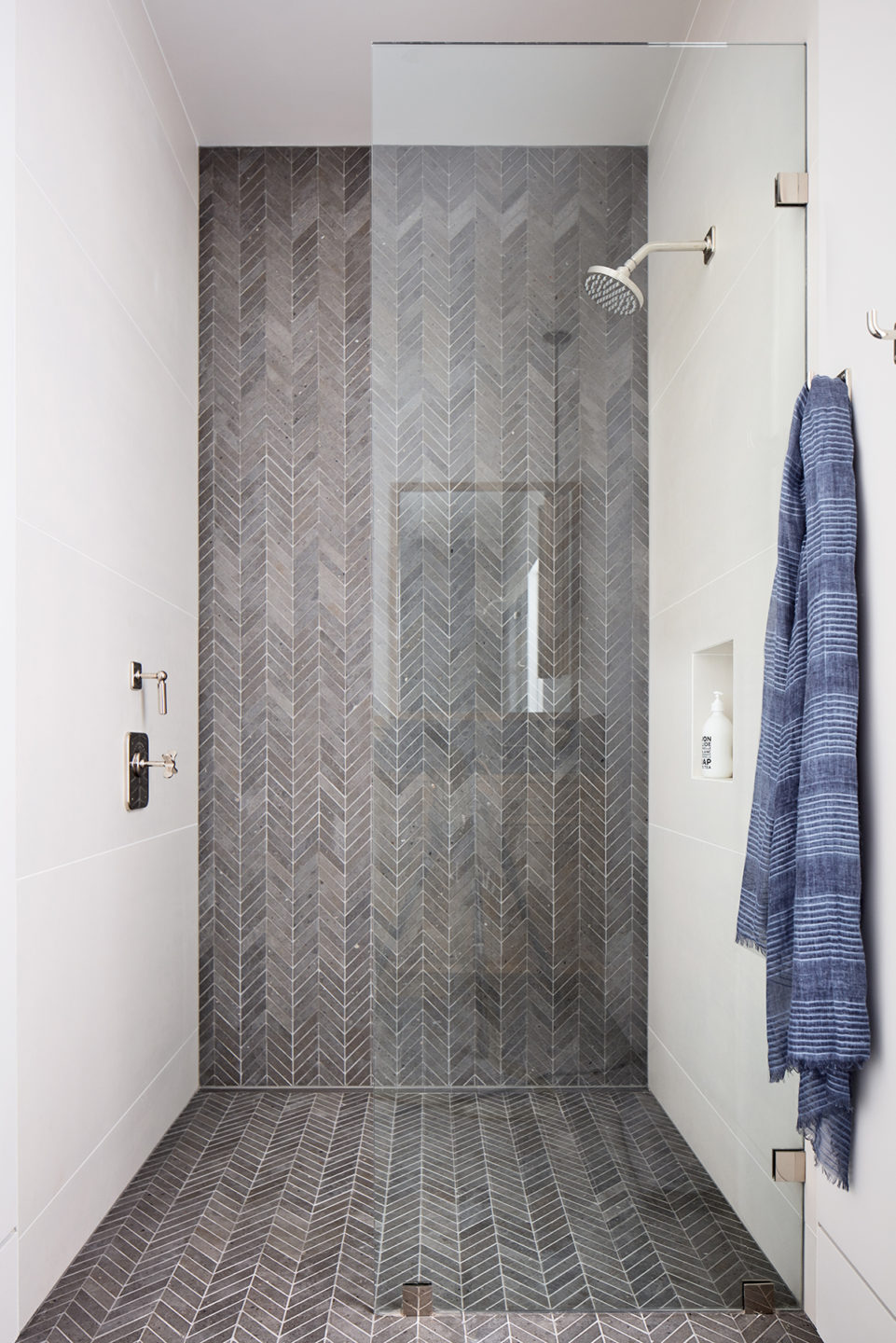 Jennifer_robins_interiors_projects_calistoga_JRI.MtnHomeRanch_174_bathroom_shower