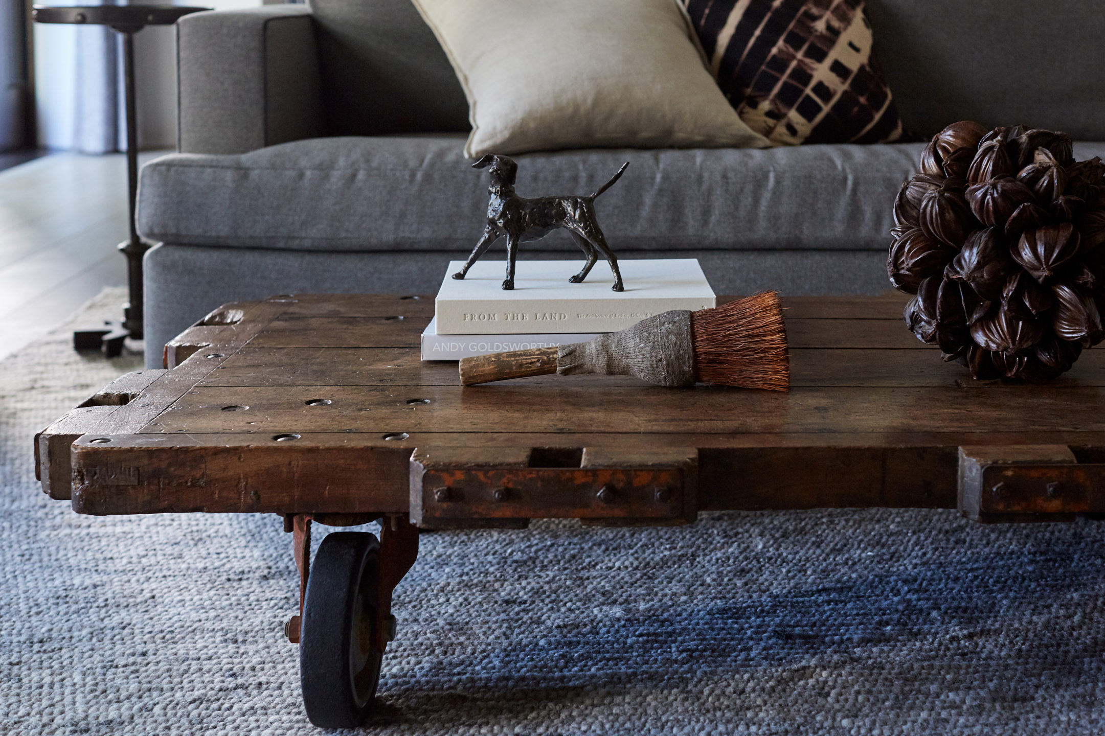 Jennifer_robins_interiors_projects_healdsburg_3_living_room_details_coffee_table