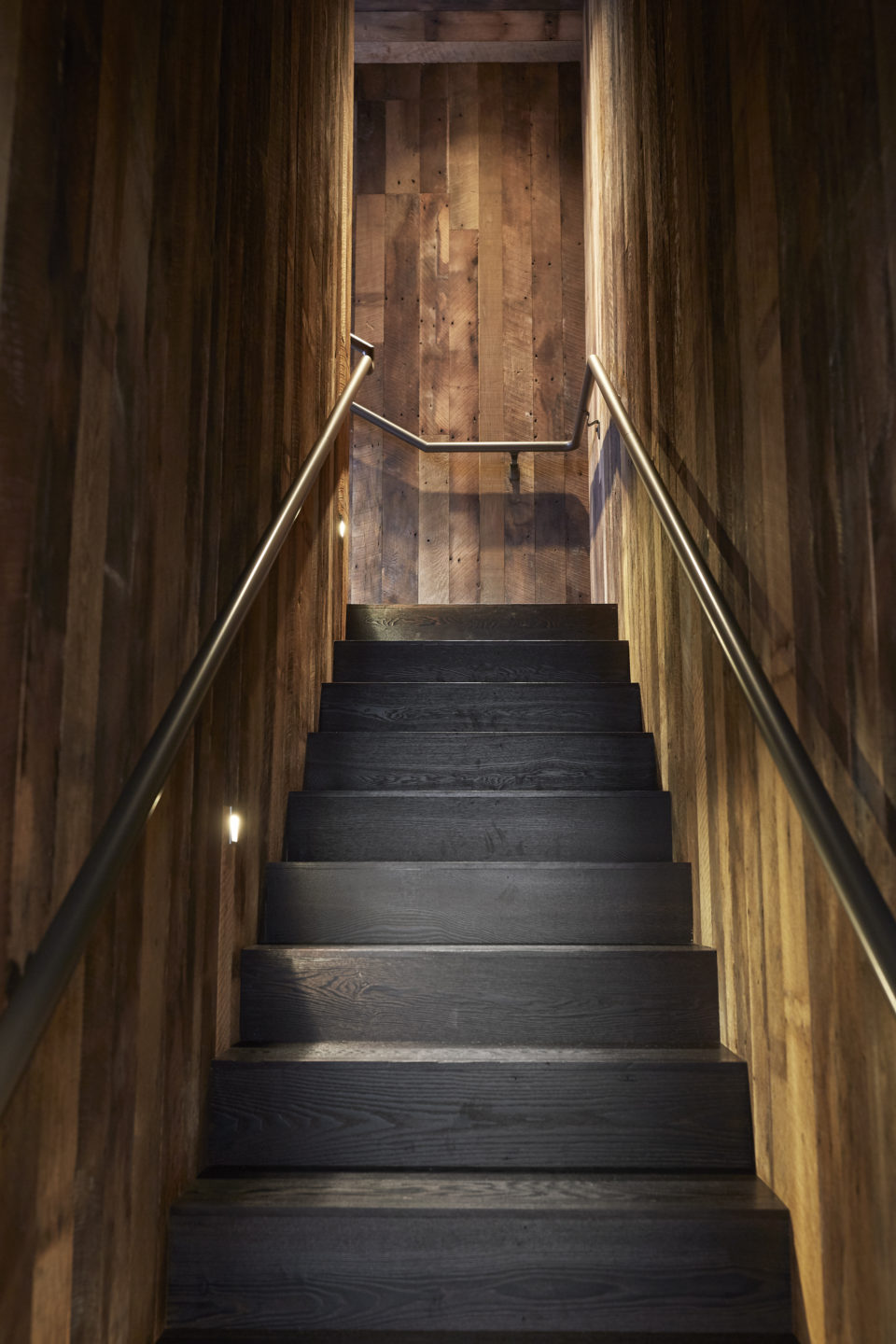 Jennifer_robins_interiors_projects_kosta_browne_winery_4KostaBrowne.LWD.JRI_013_staircase_vert