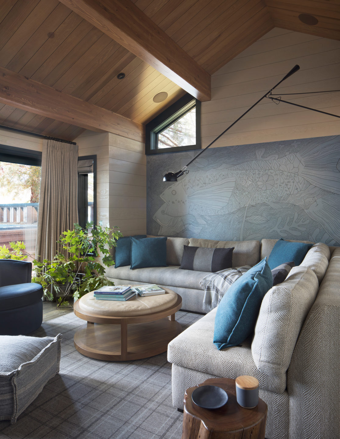 Jennifer_robins_interiors_projects_lake_tahoe_Leupold_15_off_living_room_LR_couch