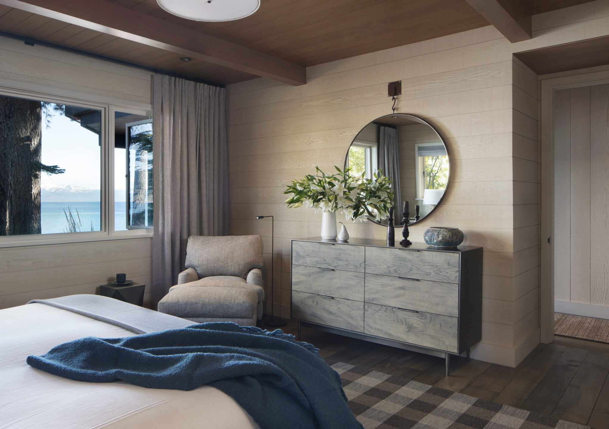 Jennifer_robins_interiors_projects_lake_tahoe_Leupold_19_off_bedroom_BR