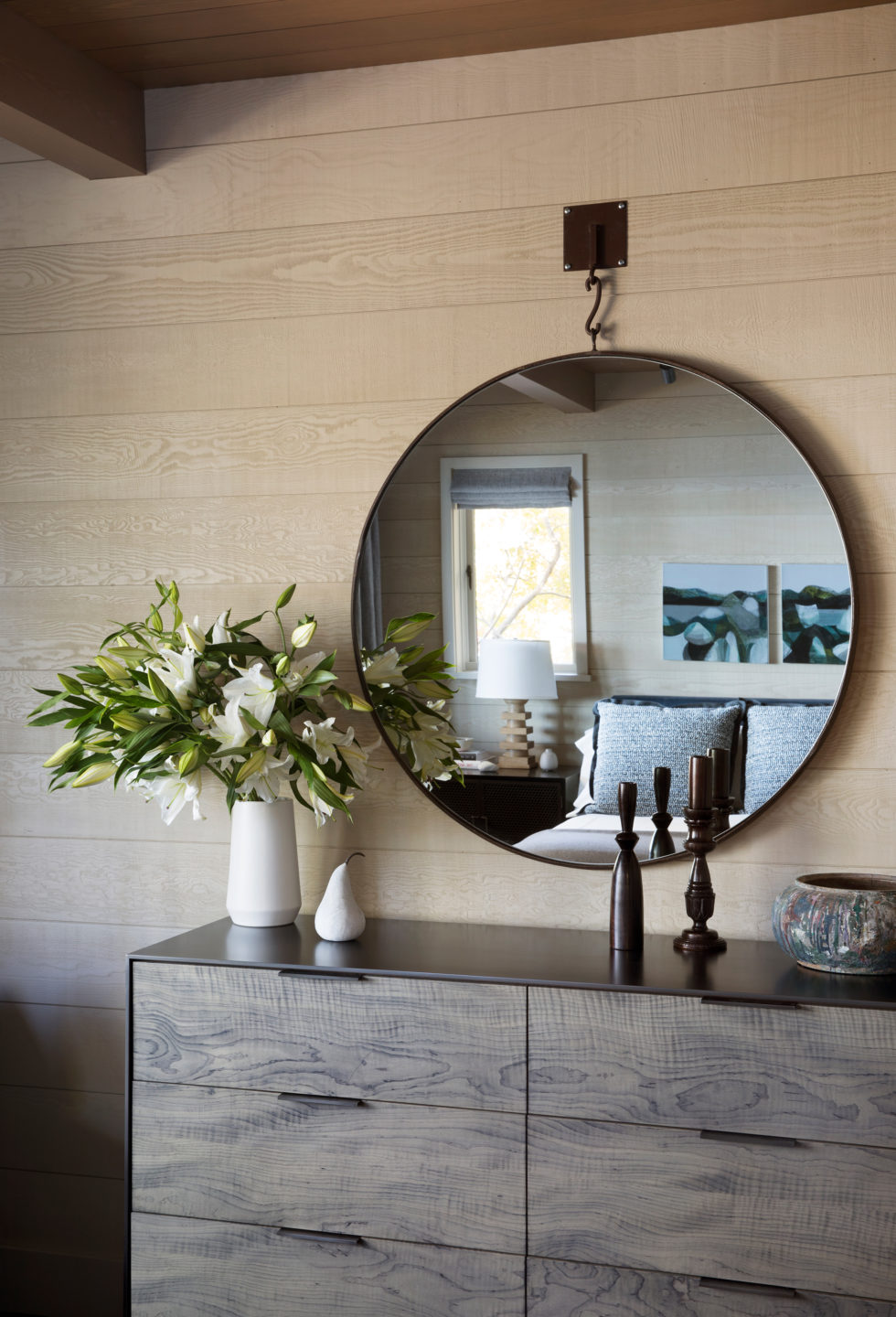 Jennifer_robins_interiors_projects_lake_tahoe_Leupold_20_bedroom_BR_details_mirror