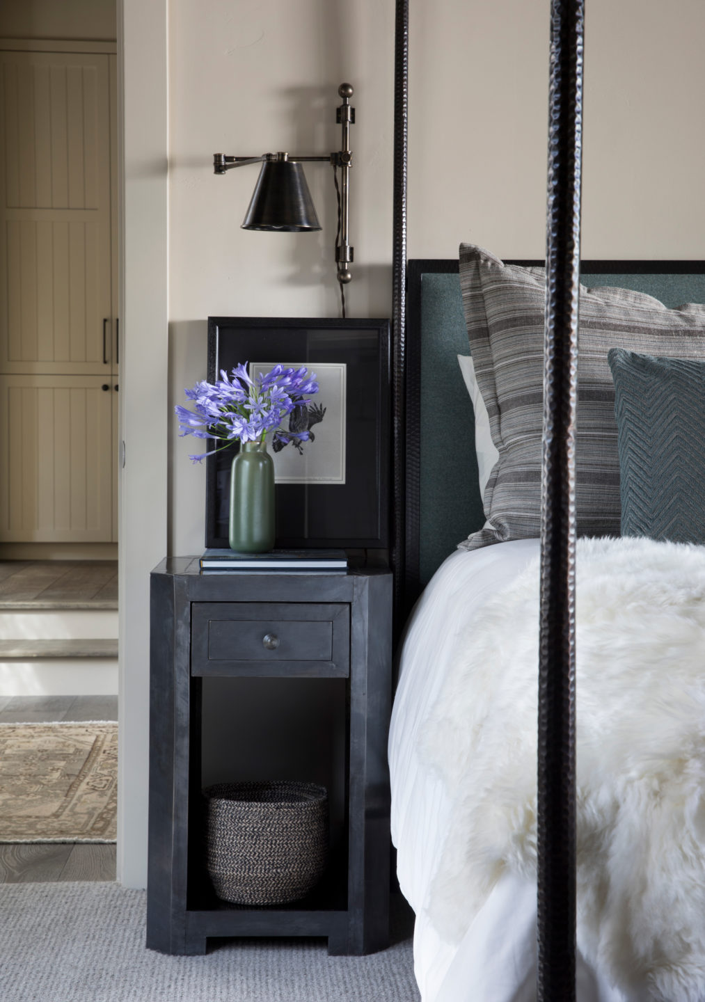 Jennifer_robins_interiors_projects_martis_camp_Del_Grand_21_HR_bedroom_BR_nightstand