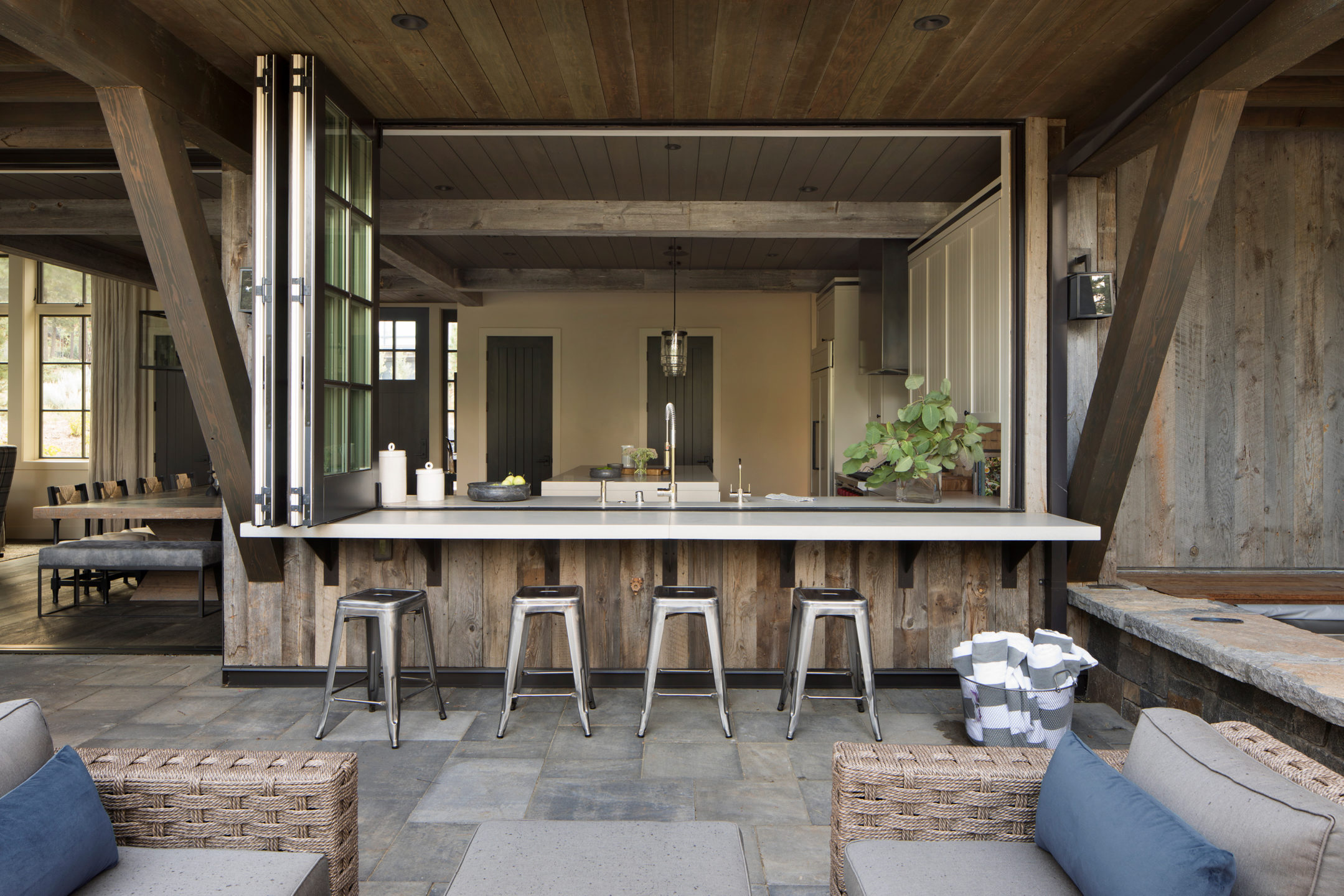 Jennifer_robins_interiors_projects_martis_camp_Del_Grand_33_HR_exterior_indoor_view