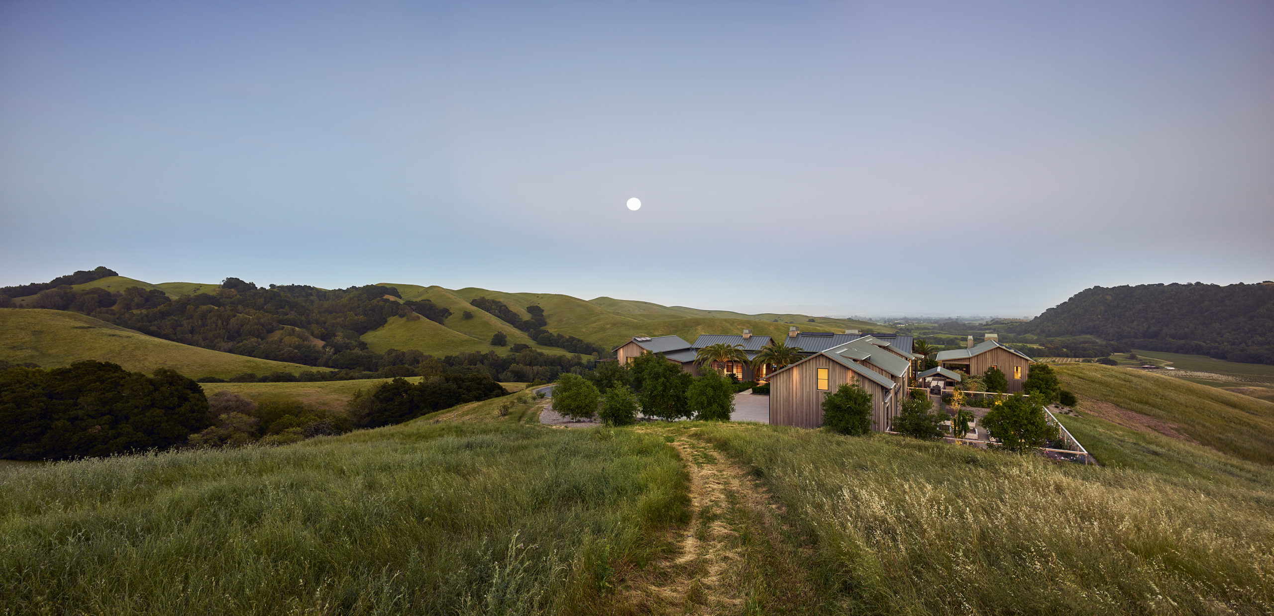 Jennifer_robins_interiors_projects_napa_valley_11_exterior_ext_house_mountainside