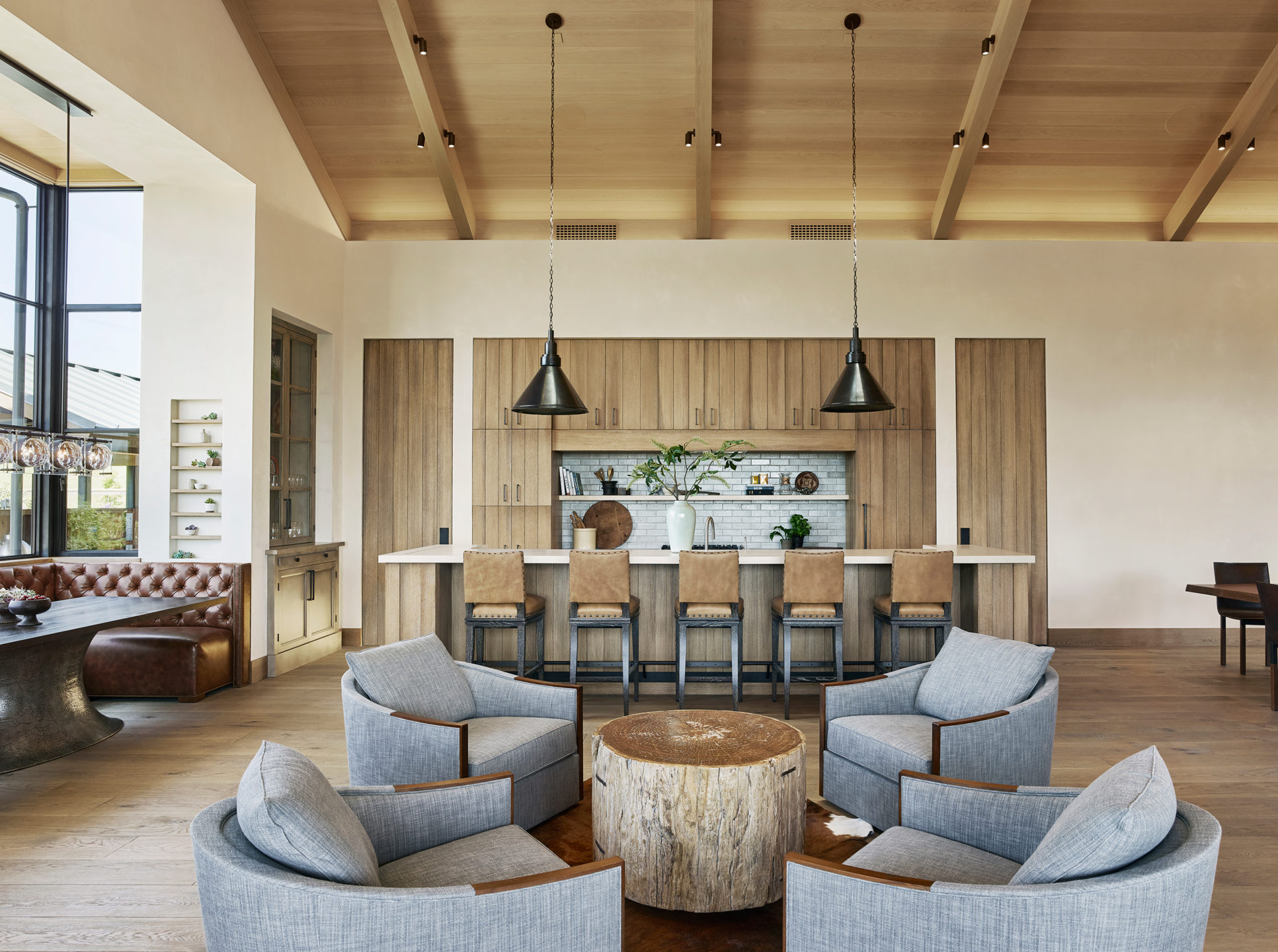 Jennifer_robins_interiors_projects_napa_valley_2_kitchen_living_room_LR_lookthrough
