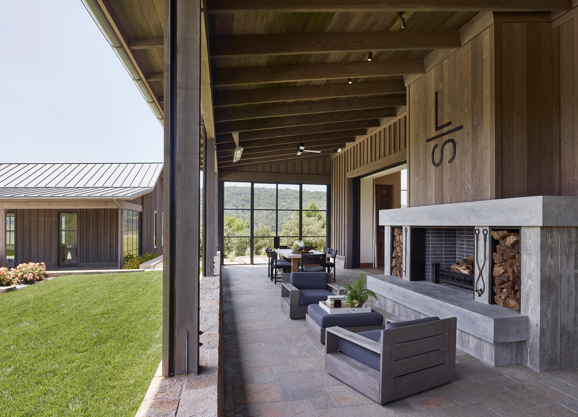 Jennifer_robins_interiors_projects_napa_valley_6.5_exterior_ext_fireplace_seating
