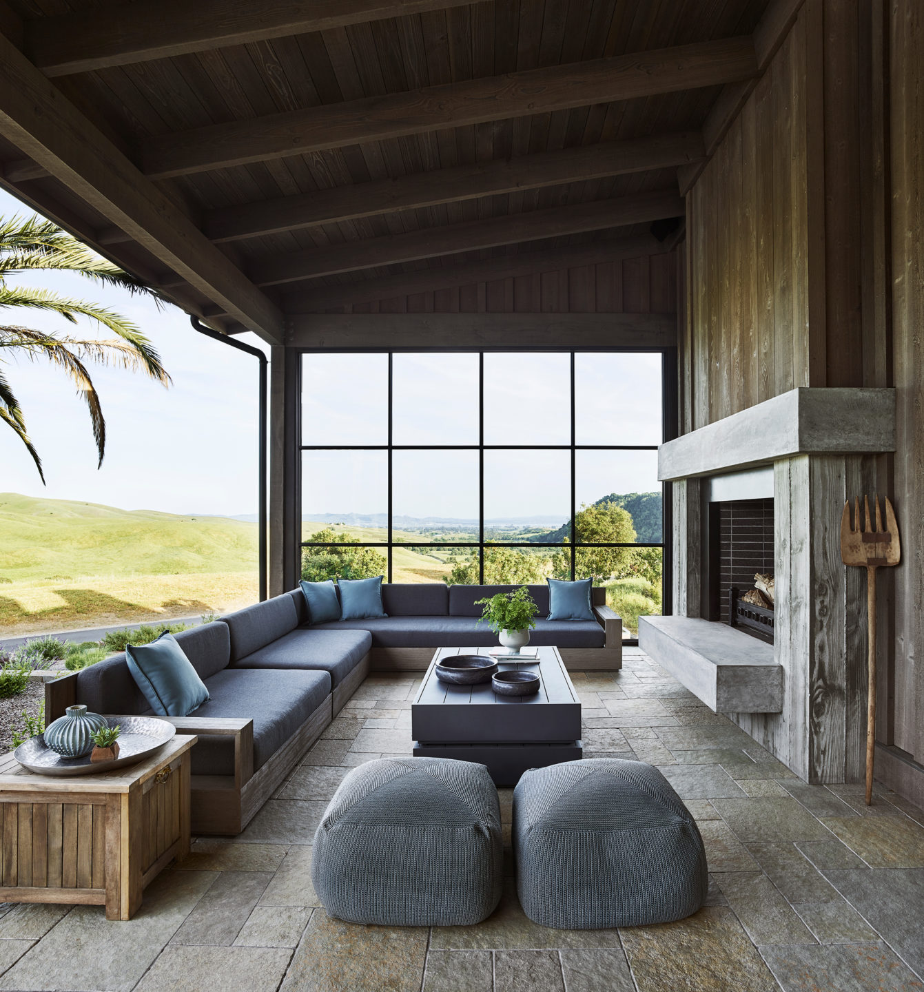Jennifer_robins_interiors_projects_napa_valley_7_exterior_outdoor_ext_fireplace_seating