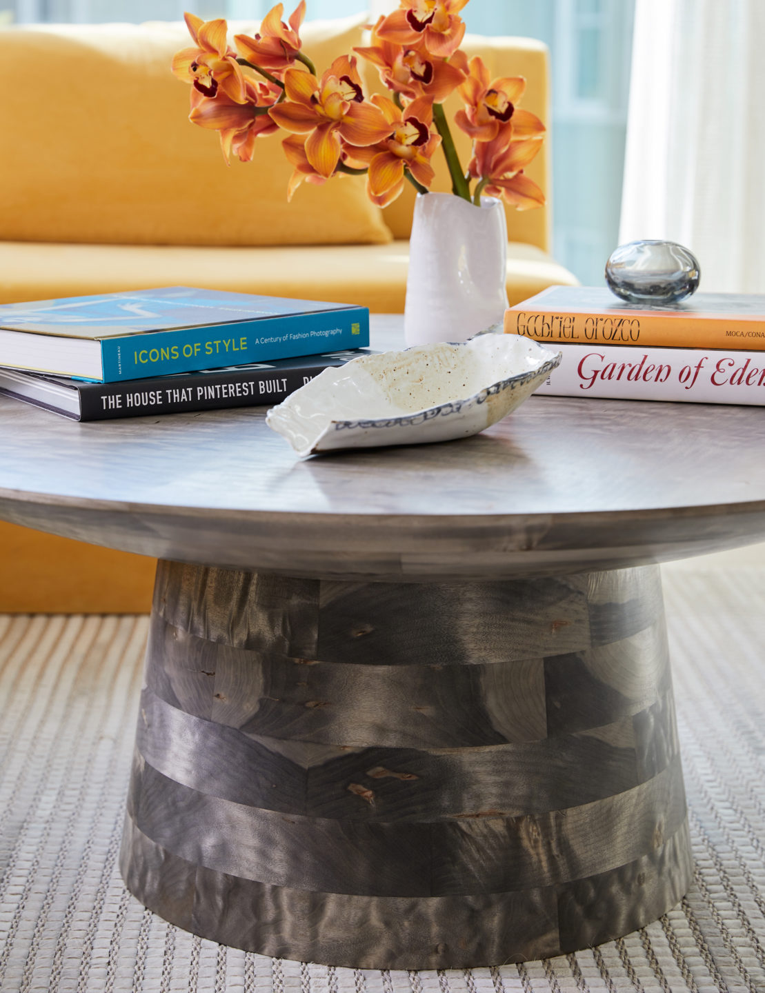 Jennifer_robins_interiors_projects_pacific_heights_SF_living_room_LR_Details_coffee_table_2JRI.BarkerRes.Pacific_015