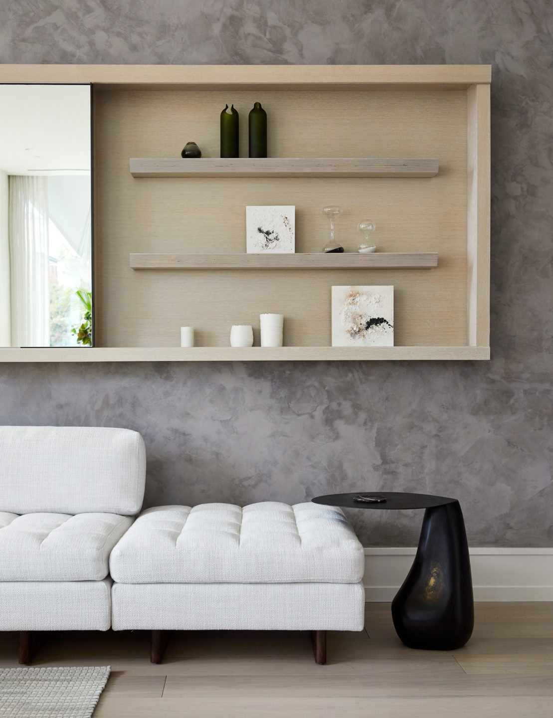 Jennifer_robins_interiors_projects_pacific_heights_SF_living_room_LR_couch_details_tableJRI.BarkerRes.Pacific_043