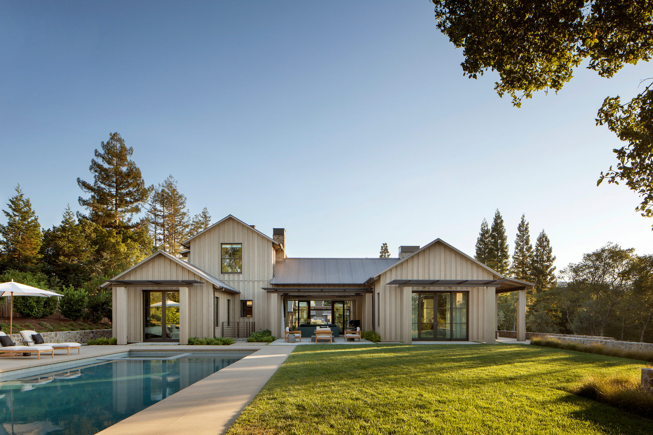Jennifer_robins_interiors_projects_pacific_heights_portola_valley_exterior_ext_backyard_house_Portola_47_HR