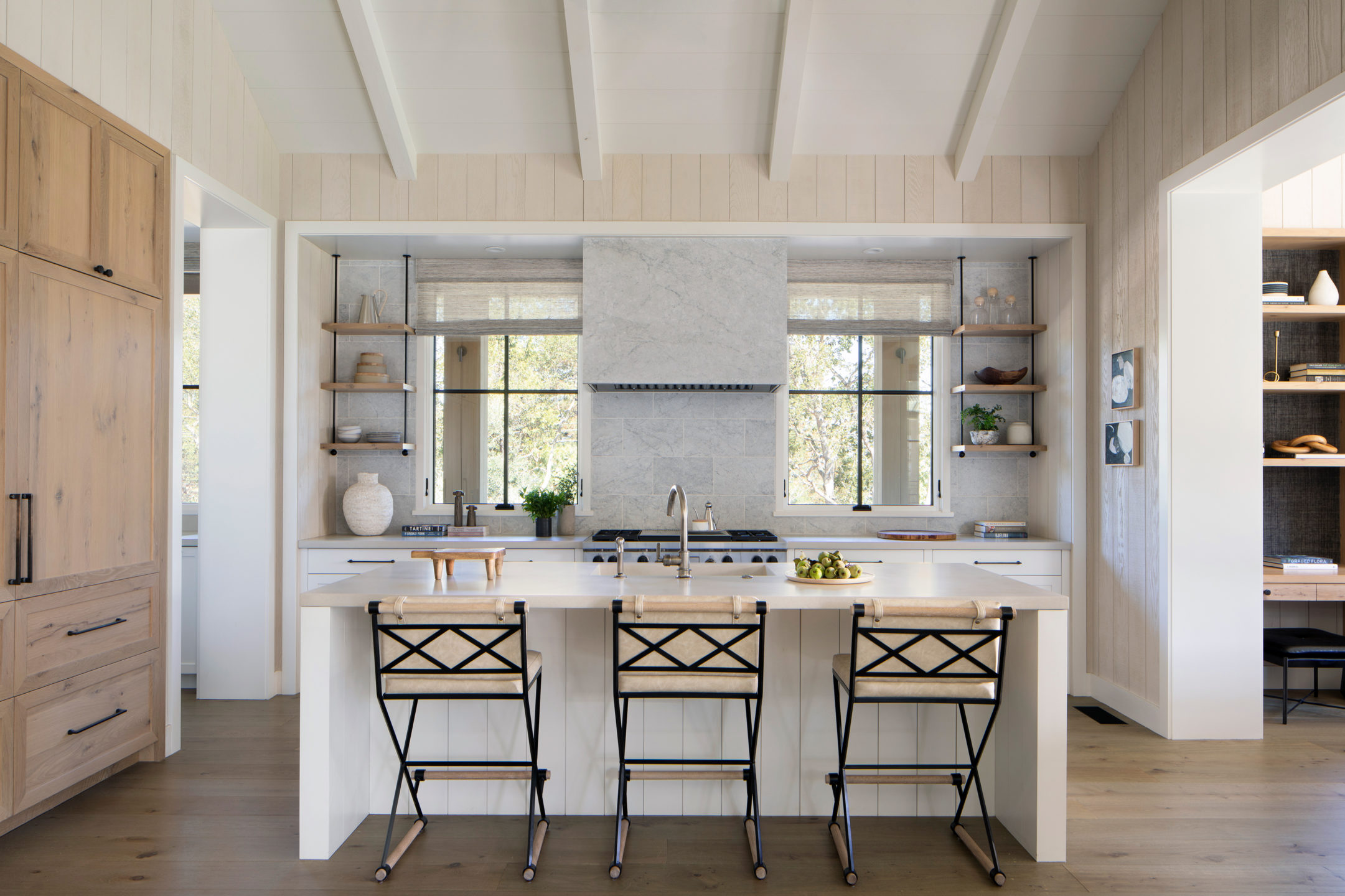 Jennifer_robins_interiors_projects_pacific_heights_portola_valley_kitchen_barstools_2Portola_06_HR