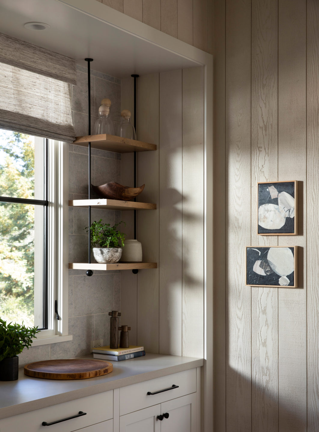 Jennifer_robins_interiors_projects_pacific_heights_portola_valley_kitchen_shelves_details_3Portola_09_HR