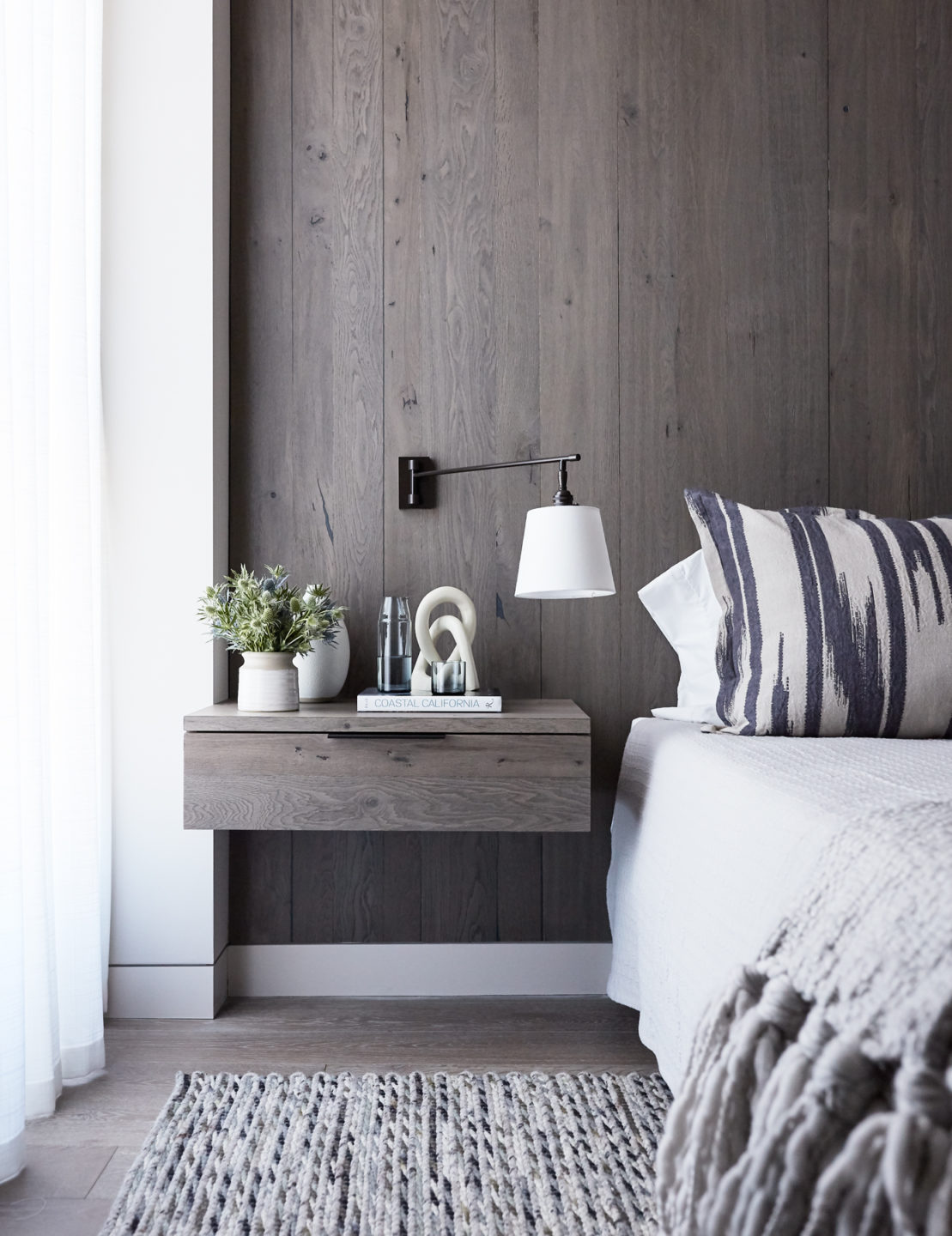 Jennifer_robins_interiors_projects_russian_hill_SF_10JRI.1070GreenSt_084_bedroom_BR_nightstand