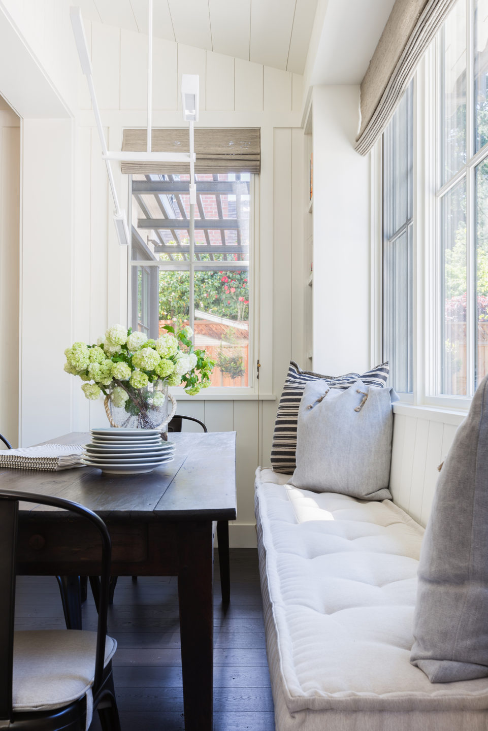 Jennifer_robins_interiors_projects_south_bay_AlyssaRosenheck2016-29_eating_area