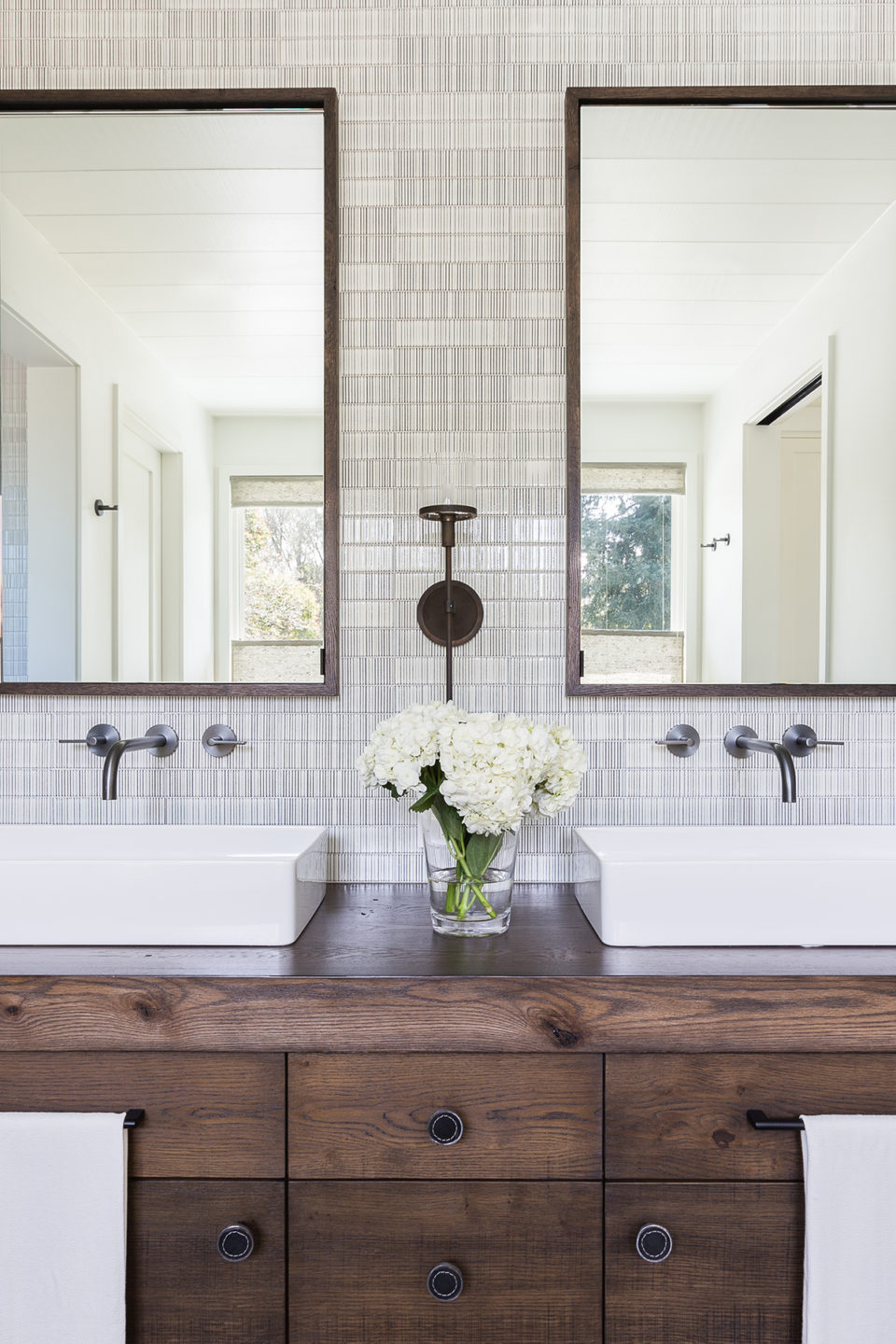 Jennifer_robins_interiors_projects_south_bay_AlyssaRosenheck2016-77_bathroom_sinks_vanity_shower