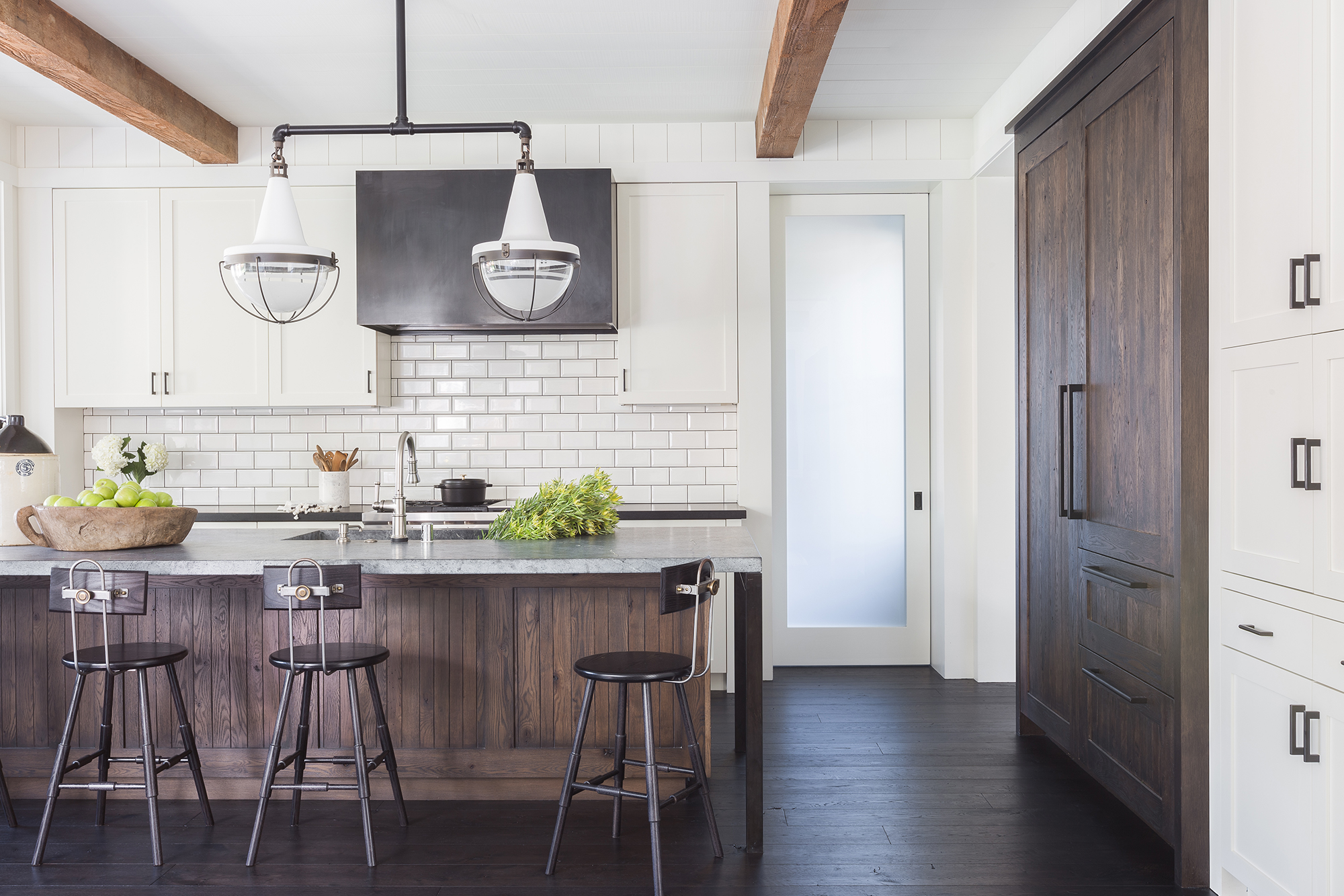 Jennifer_robins_interiors_projects_south_bay_AlyssaRosenheck2016-8_kitchen_fridge_island