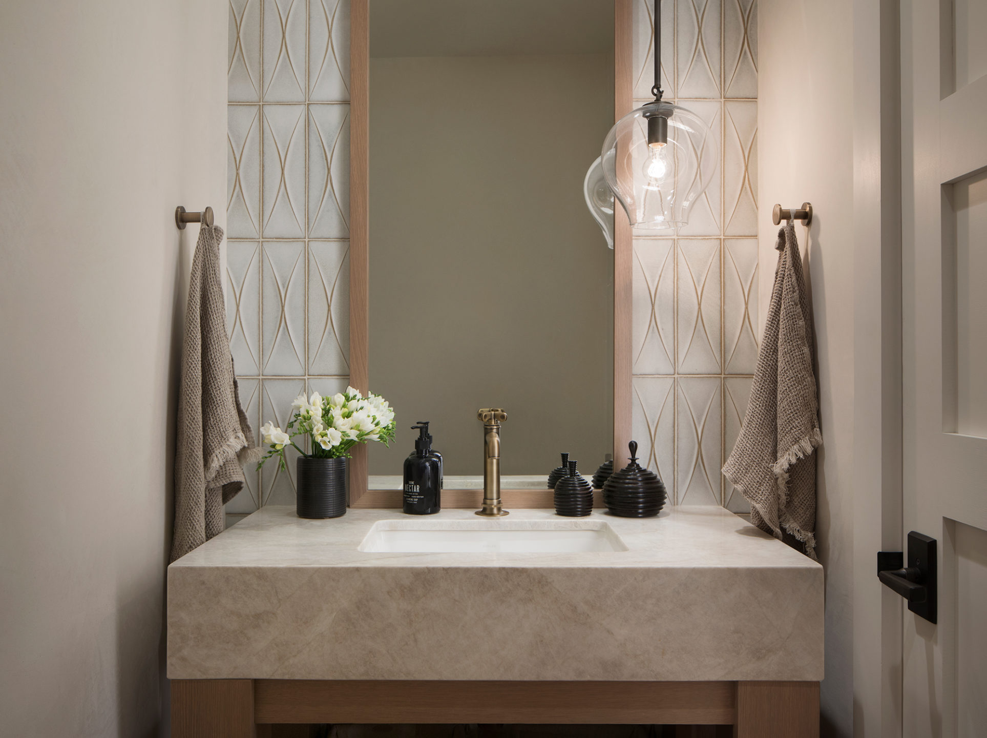 Jennifer_robins_interiors_projects_st_helena_IIII_Conn_13_HR_sink_bathroom