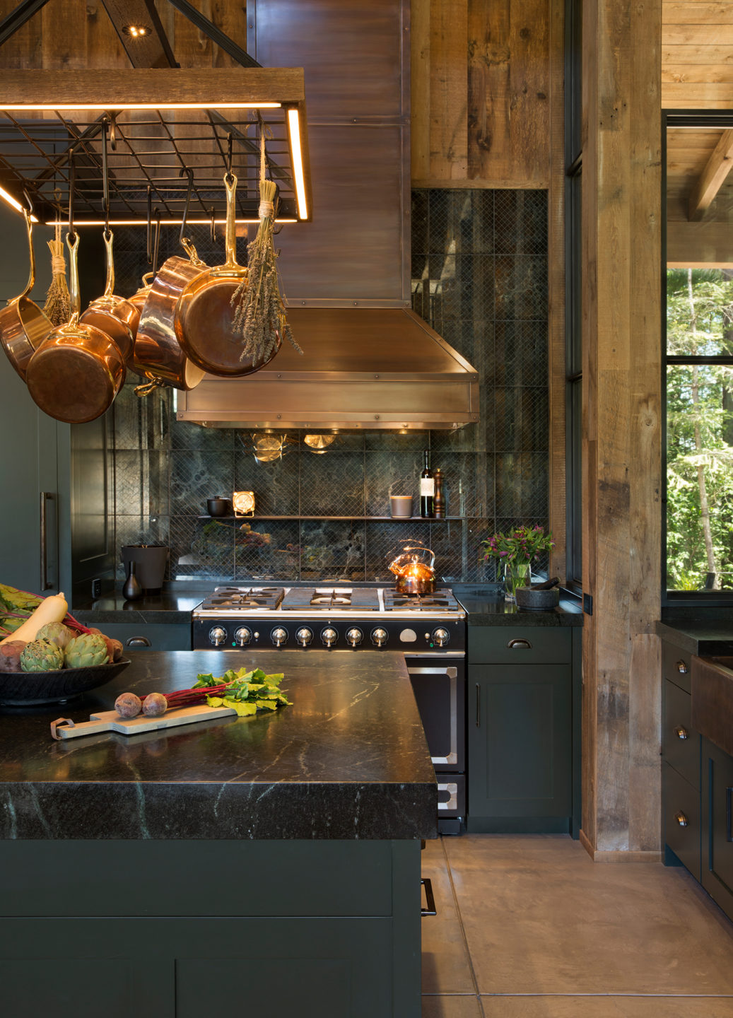 Jennifer_robins_interiors_projects_st_helena_II_Bergman_05_HR_kitchen_island