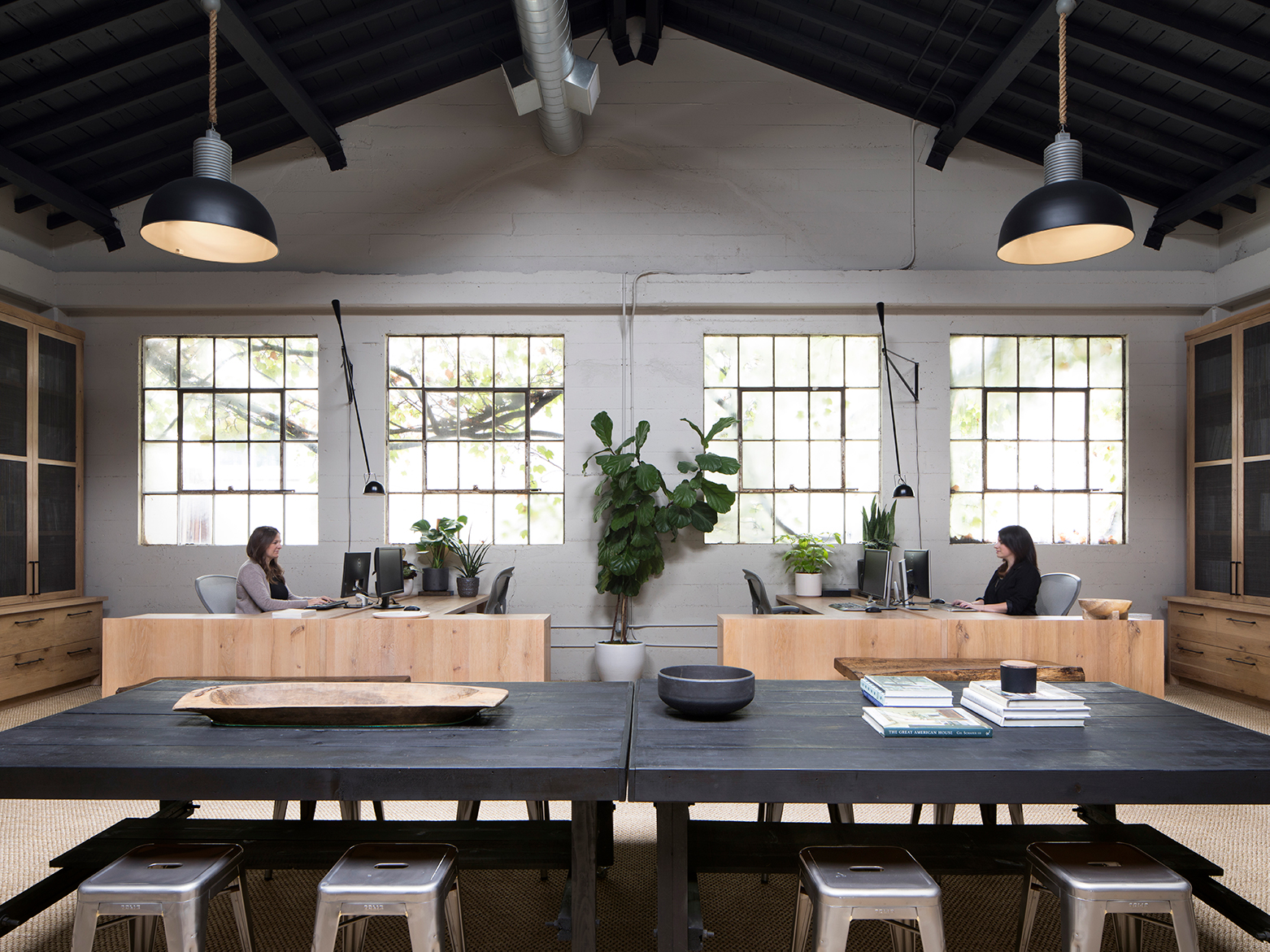 Jennifer_robins_interiors_projects_studio_2JR_Office_15_HR_desks