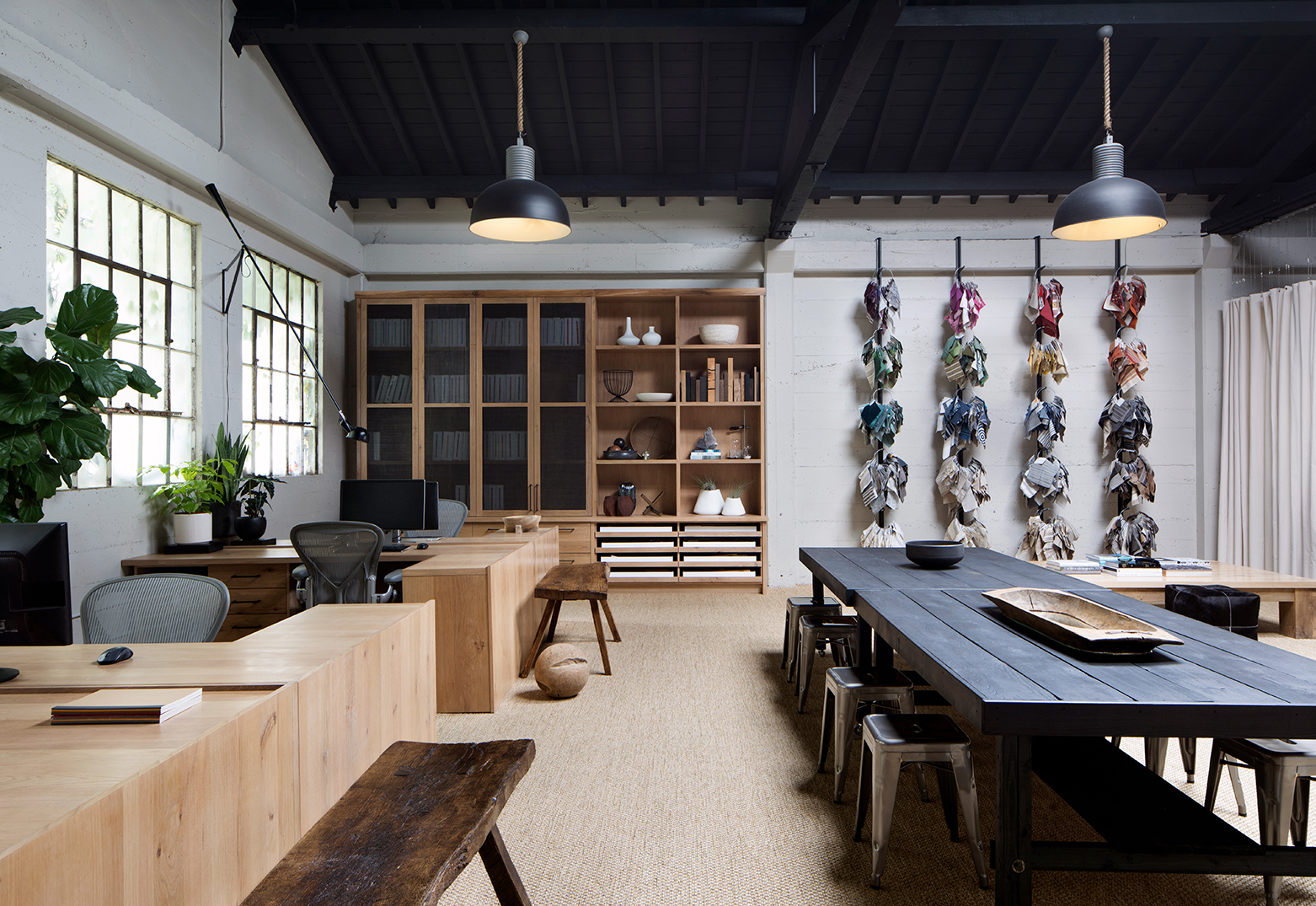 Jennifer_robins_interiors_projects_studio_3JR_Office_06_HR_desks_table_office